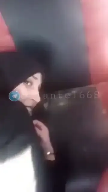 محجبة برفقة صديقها في السيارة xnxx arab hijab